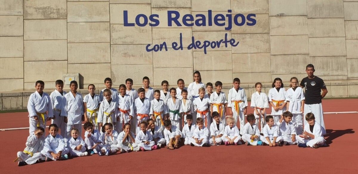Entrenamiento oficial de karate en el club